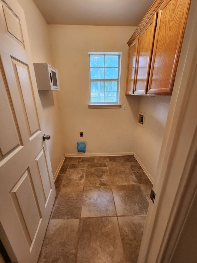 Building Photo - 3/2 Home on 3 acres in West Lampasas