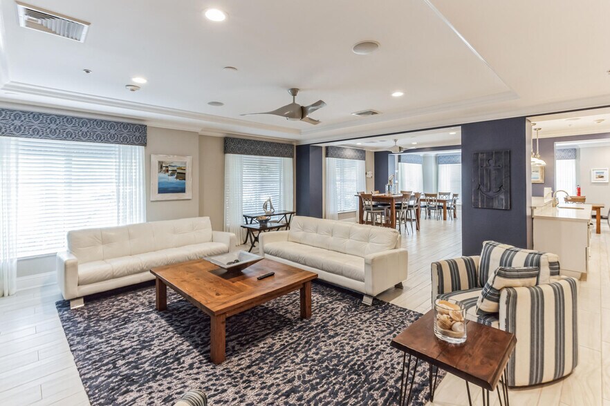 Building Photo - 700 E Boynton Beach Blvd