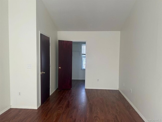 Building Photo - 10 Kensington Way