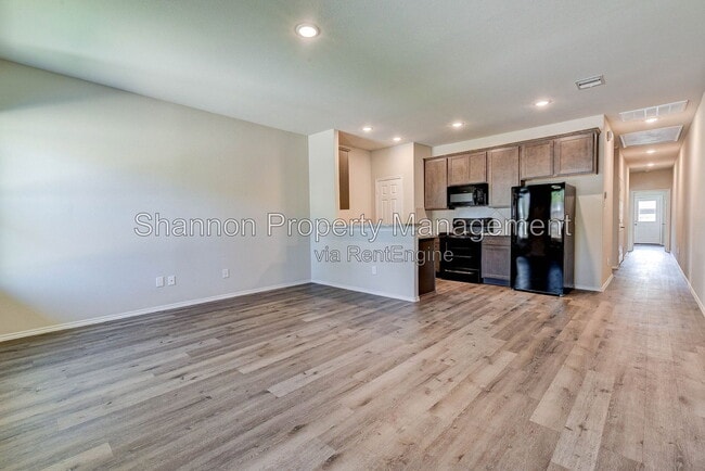 Building Photo - 407 E Avenue G
