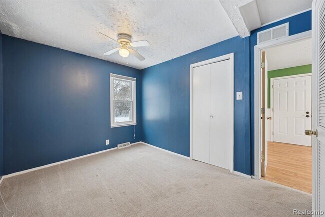 Building Photo - 2266 Newberry Rd