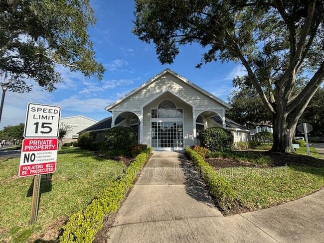 Building Photo - 2550 N Alafaya Trail
