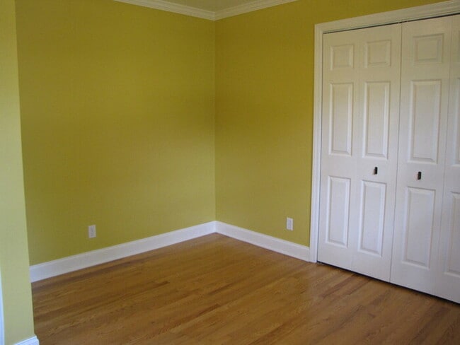 Building Photo - 501 Parkview Dr