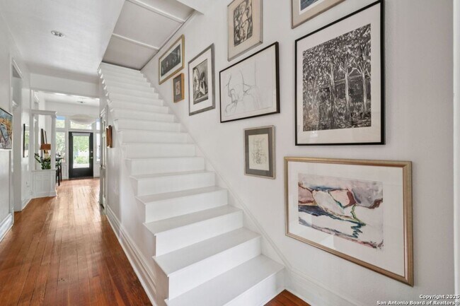 Building Photo - HISTORIC CHARM IN KING WILLIAM