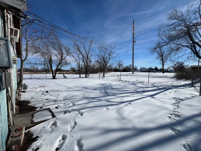 Building Photo - 501 E Ave G