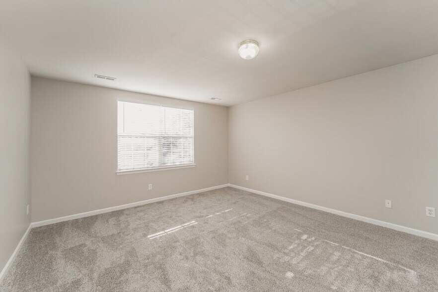 Building Photo - 7950 Bristle Ln