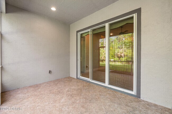 Building Photo - 829 Pinewood Dr