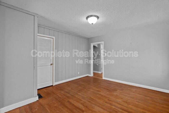 Building Photo - 8028 Wynwood Dr