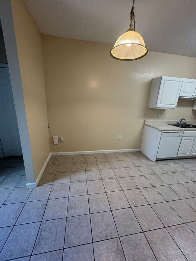 Building Photo - Avera - Ascot