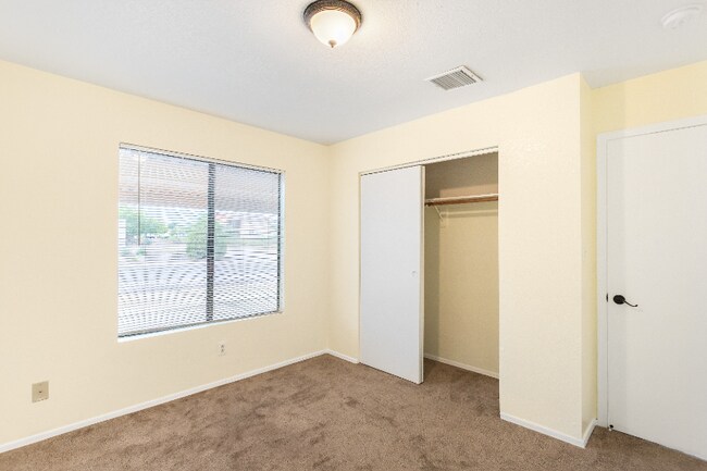 Building Photo - 4147 Calle Barona