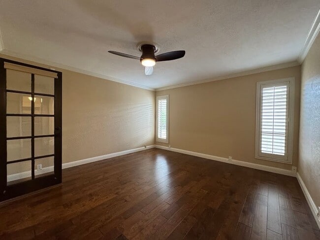 Building Photo - Modern Living Meets Outdoor Luxury in North Phoenix