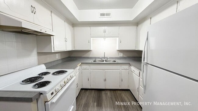 Building Photo - 2010 Ave. S