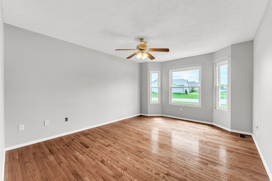 Building Photo - 709 E Apple Ridge