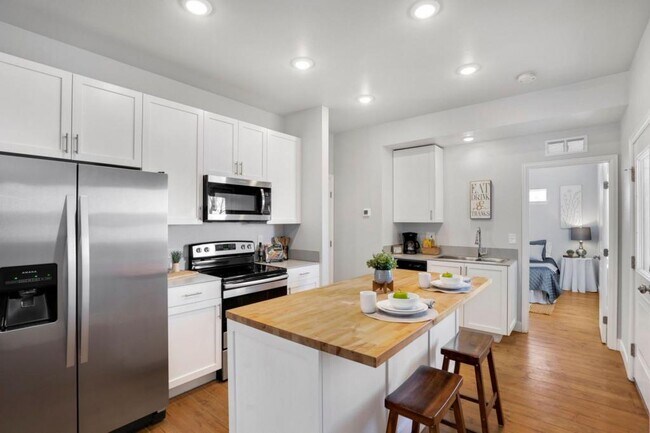 Building Photo - 4070 Sveta Ln