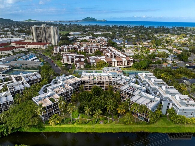 Building Photo - Kailua - End unit - amenities gallore - 3 bed, 2 bath Available NOW !