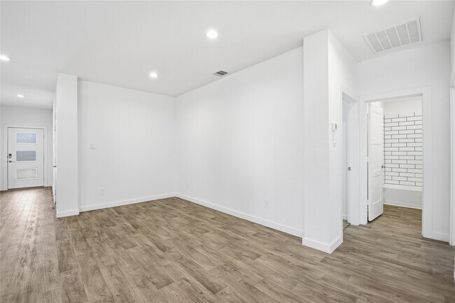 Building Photo - 14251 Big Bnd Dr