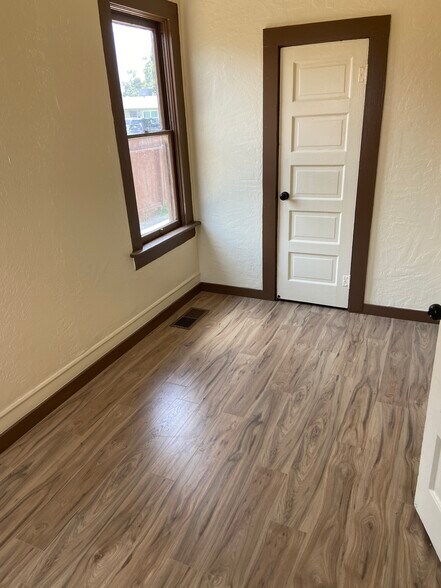 Building Photo - 3204 6th St