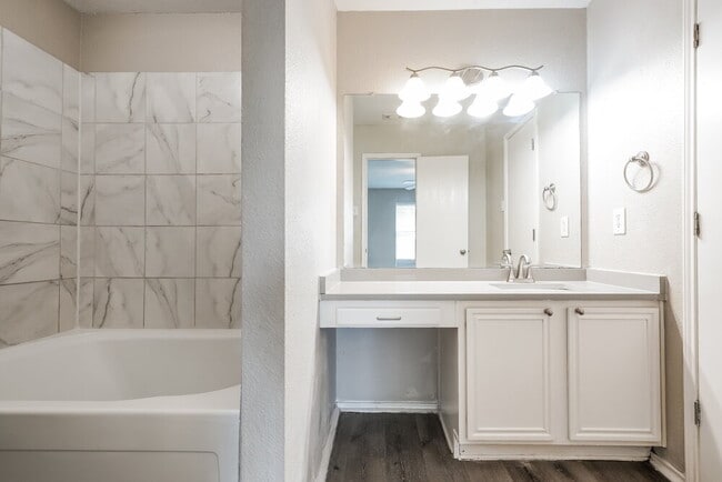 Building Photo - 1213 Misty Meadow Dr