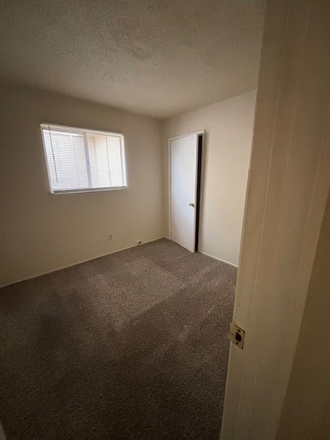 Building Photo - Fair Oaks Bungalow!