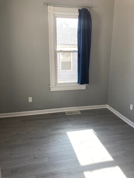 Building Photo - 8 N Indiana Ave