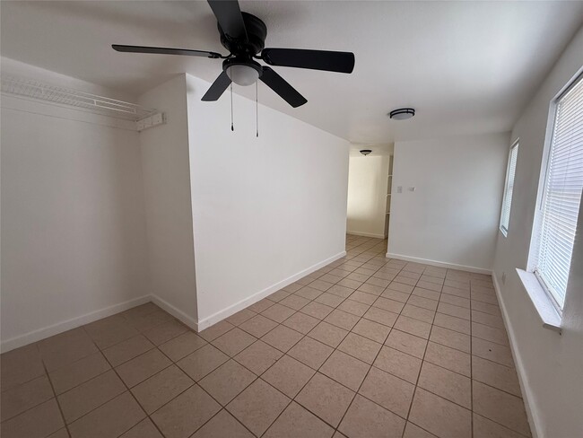 Building Photo - 938 Zoe St