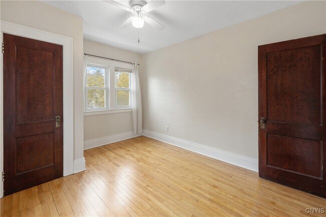 Building Photo - 144 Durston Ave