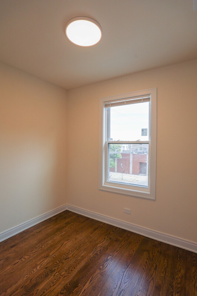 Building Photo - 2342 N Lawndale Ave
