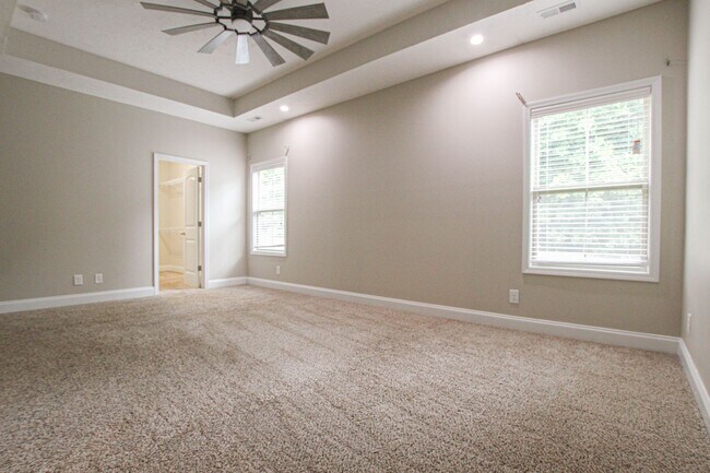 Building Photo - Pet Friendly Four Bedroom!