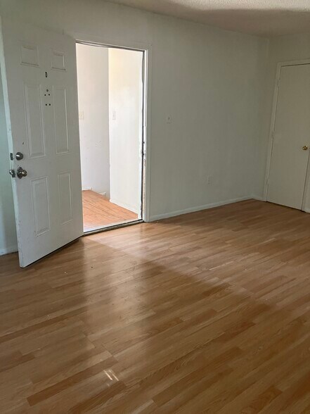 Frontroom from Entrance - 8405 Trumbull Ave SE