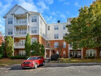 Building Photo - Beautiful 2 BR 2 BA condo in the heart of Ballantyne.