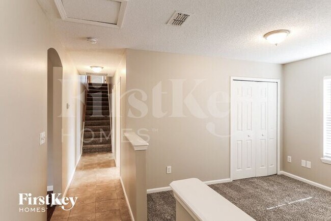 Building Photo - 3931 Lake Crest Terrace