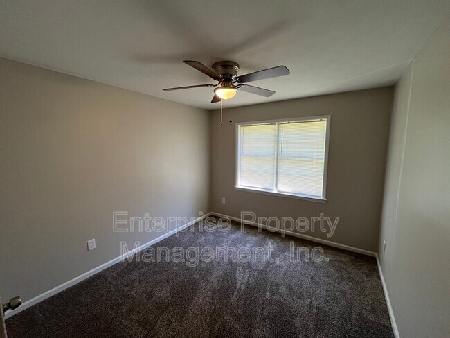 Building Photo - 1343 Dove St