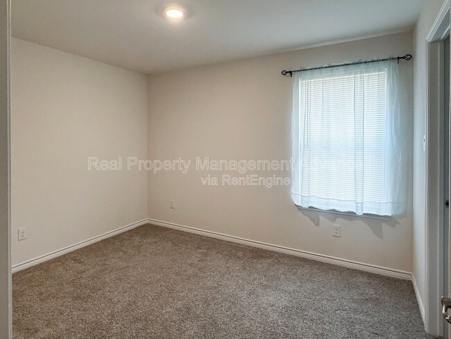 Building Photo - 1412 Blossom Ct Dr