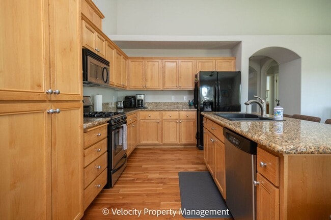 Building Photo - Beautifully Maintained Single Level Home with AC!