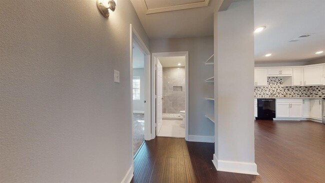 Building Photo - 6801 Greenhurst St