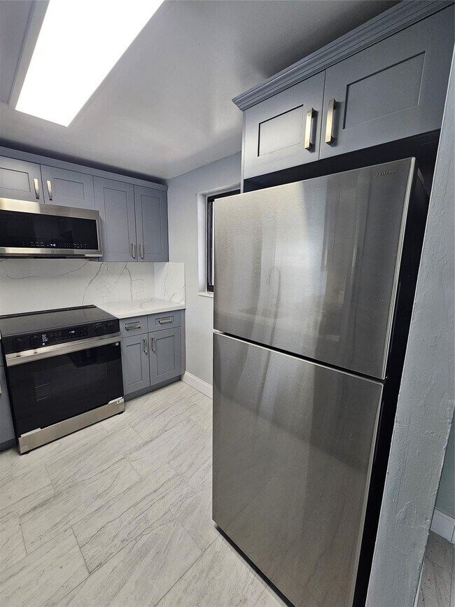 Building Photo - 15600 NW 7th Ave