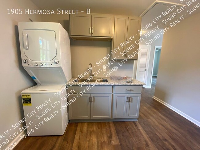 Building Photo - 2BR walk to Meharry Medical College or Fis...