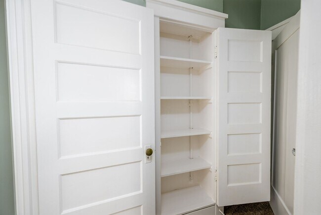 Building Photo - Spacious 1 Bed 1 Bath with Balboa Park Views