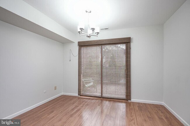 Building Photo - 37 Arrowwood Ct