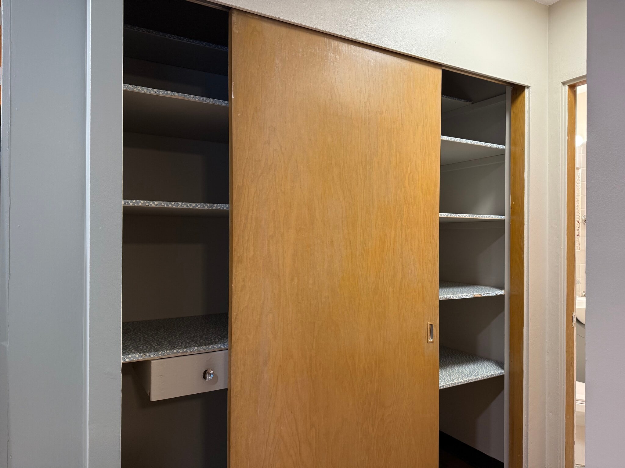 Ample Storage - 405 10th Ave N