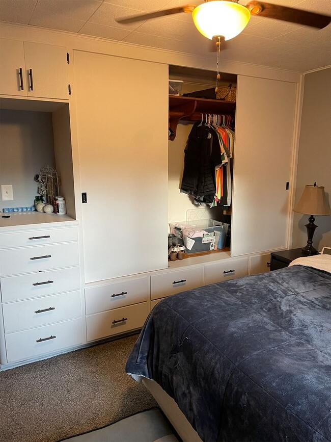 Building Photo - "Discover Your Ideal Home: Charming 3-Bedroom Residence in the Heart of Appleton, WI!"