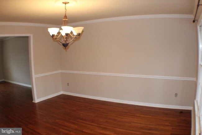 Building Photo - 5584 Queen Victoria Ct