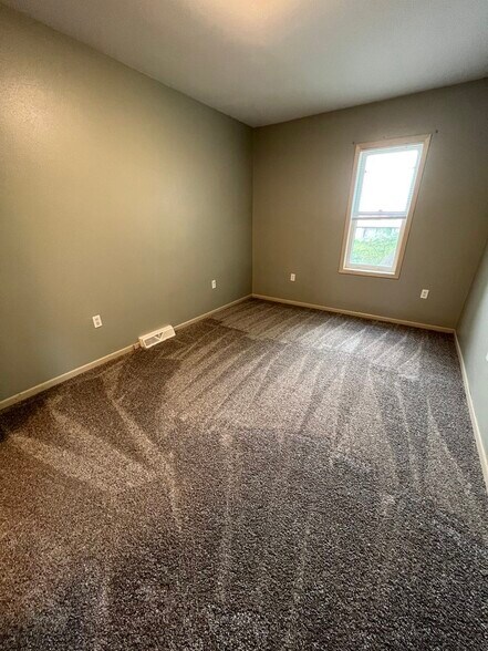 Building Photo - 812 Chicago Ave