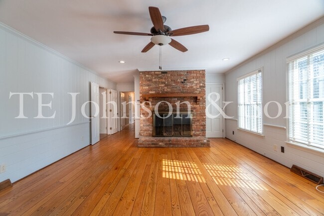 Building Photo - Spacious 5 Bedroom Home in the Heart of Sherwood Forest