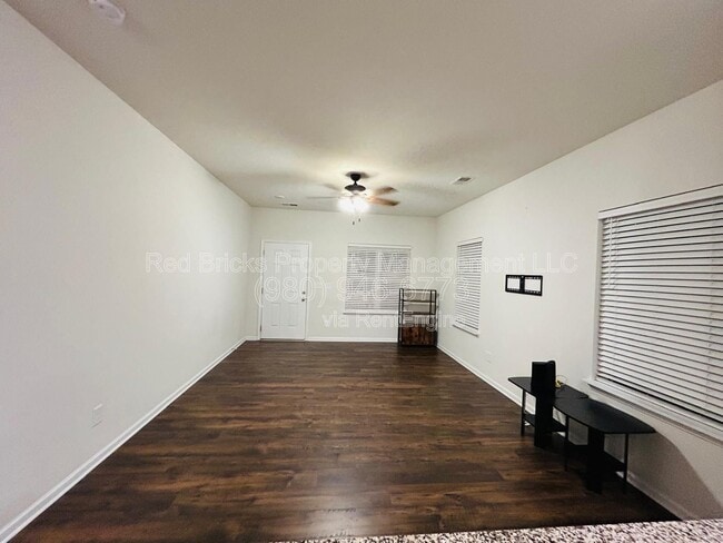 Building Photo - 9315 Grand Valley Dr