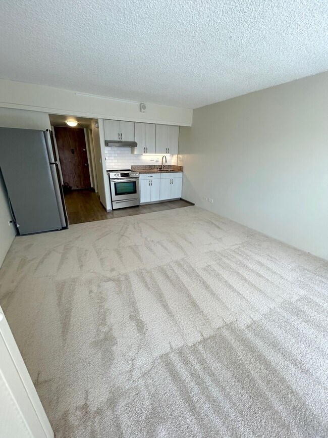 Building Photo - Available Now - High Floor Studio Apartmen...