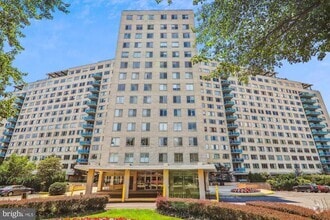 Building Photo - 10500 ROCKVILLE PIK