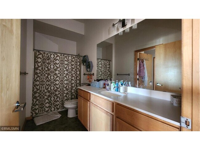 Building Photo - 2650 University Ave W