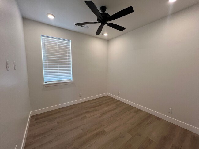 Building Photo - 702 Cedar Hl Dr