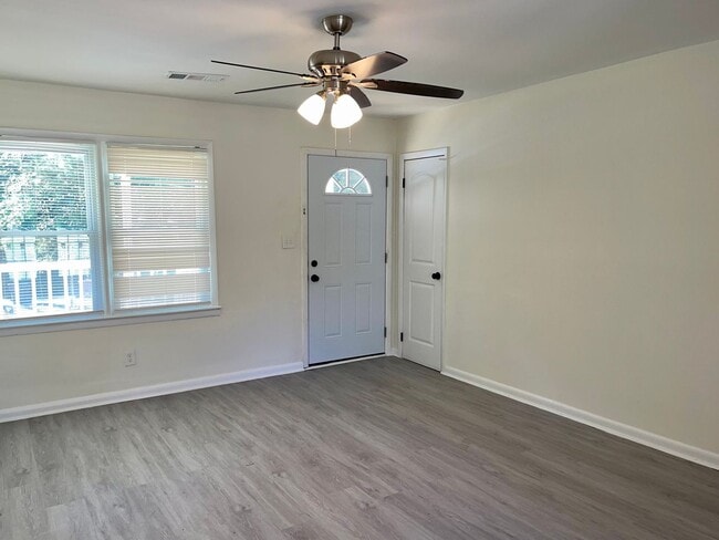 Building Photo - Remodeled 4 Bed/2 Bath Ranch Home!